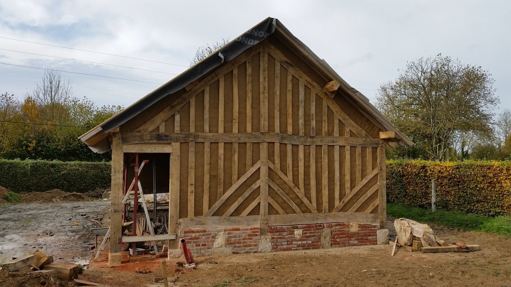 Charpentier Normandie - Charpente traditionnelle - Pignon Est avant striage du torchis